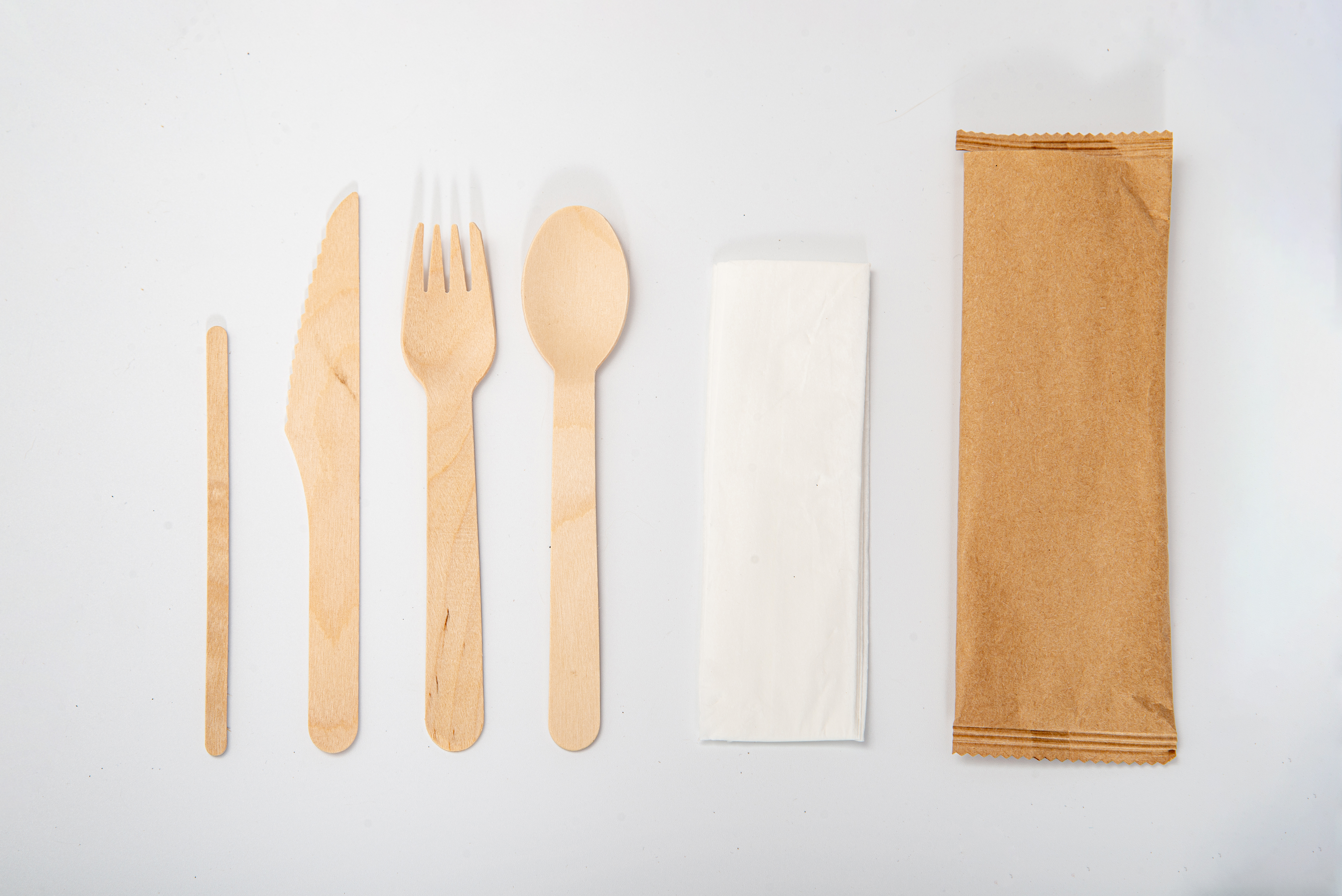 Choosing to Use an Airline Wood Cutlery Set